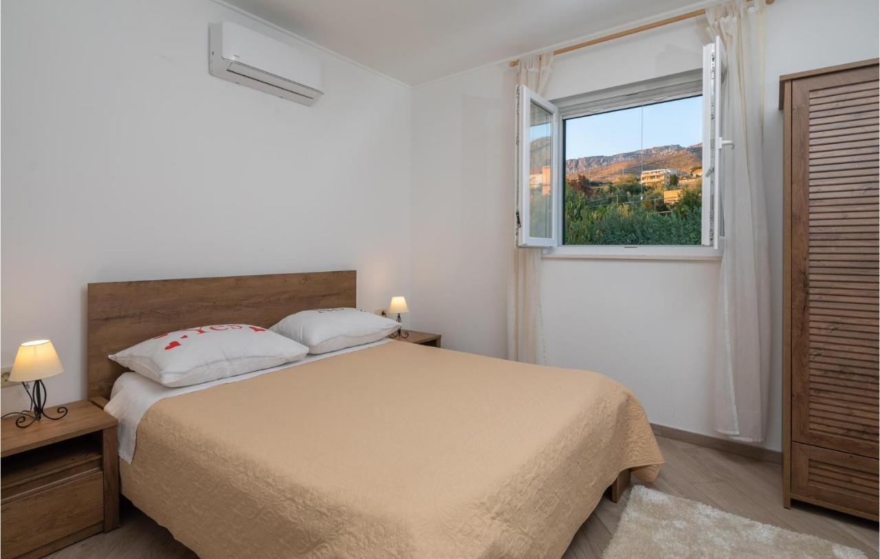 Cozy Home In Zrnovnica With Wifi 外观 照片