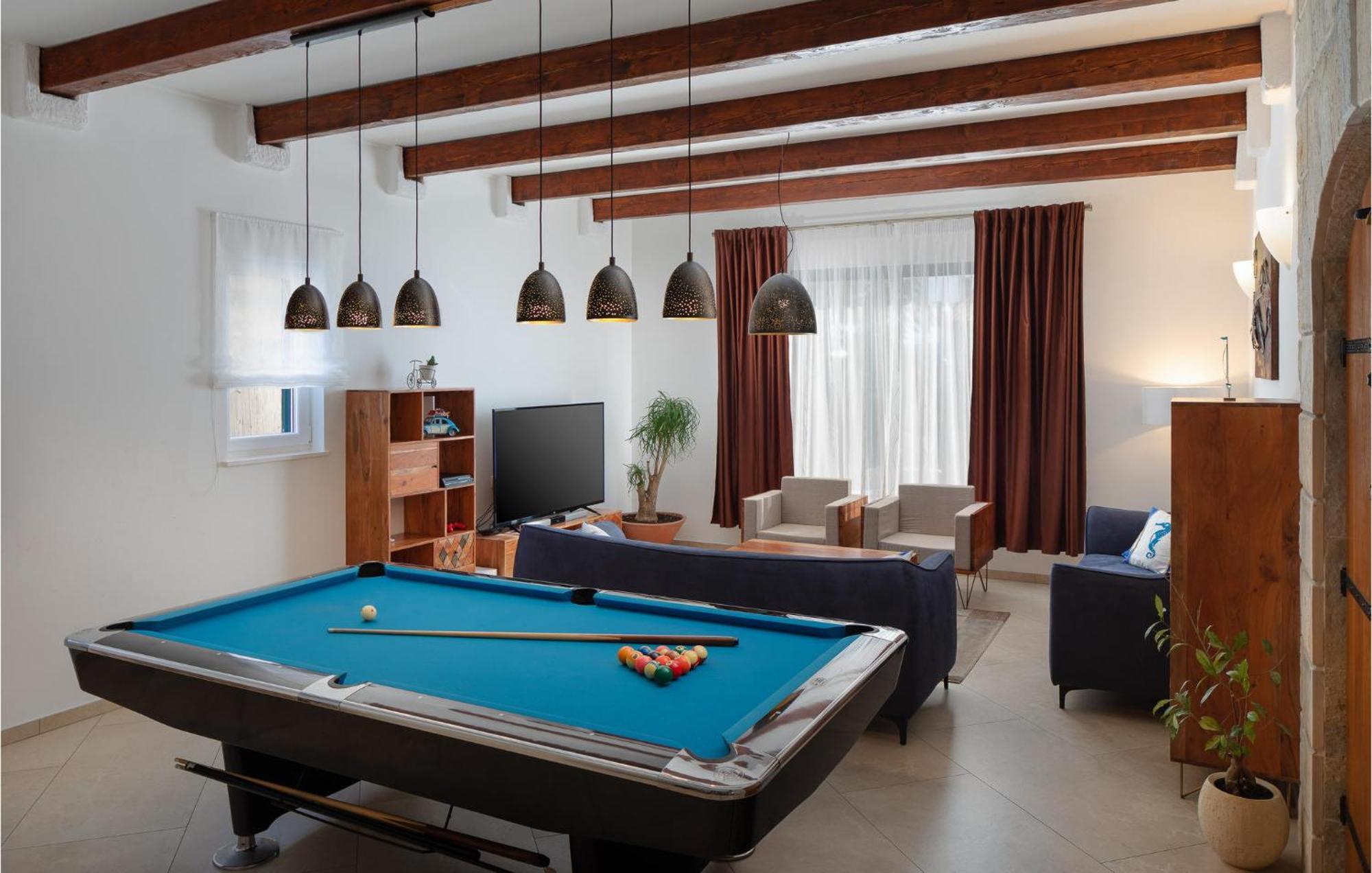Cozy Home In Zrnovnica With Wifi 外观 照片