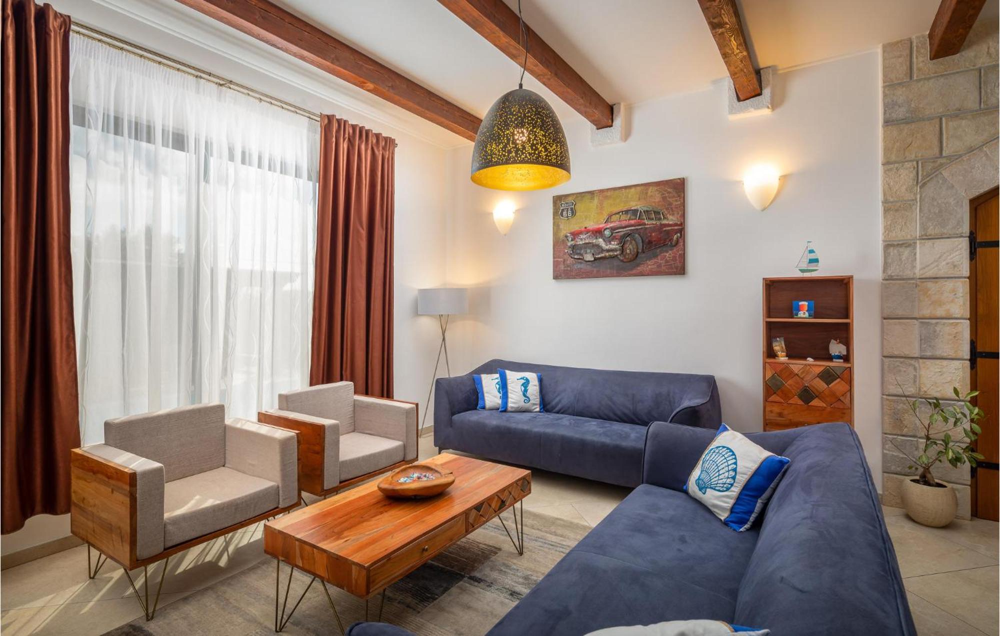 Cozy Home In Zrnovnica With Wifi 外观 照片